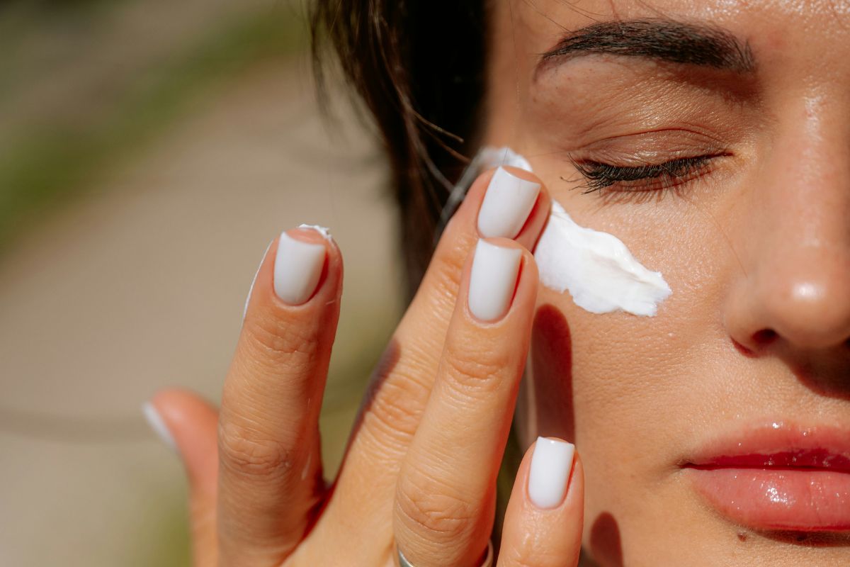 How Much Sunscreen to Use on Face: Your Complete Guide to Perfect Protection - Mama Sol